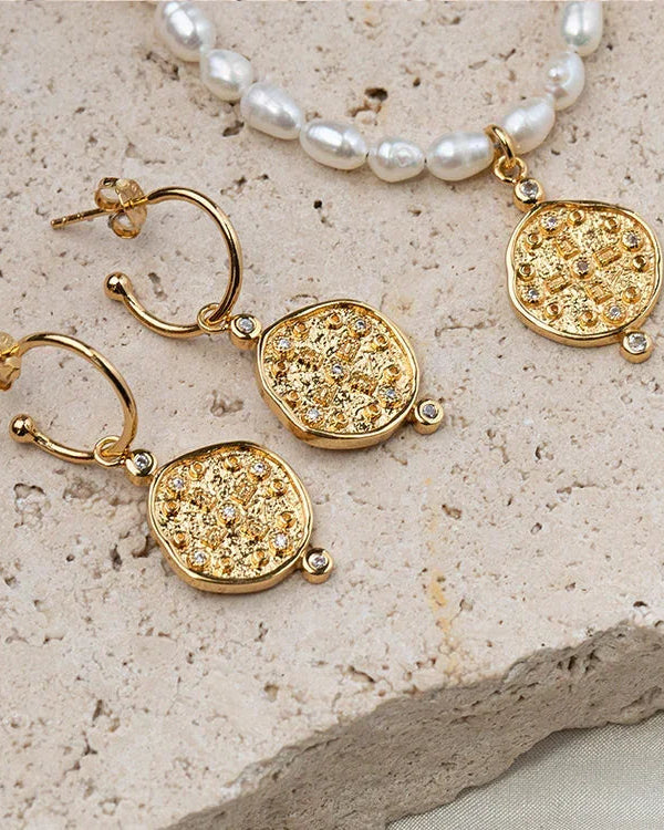 Earth Coin Huggie 18k